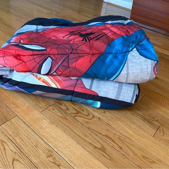Marvel Heroes Comforter - Black, Green, Red, Blue - Picture 3 of 3